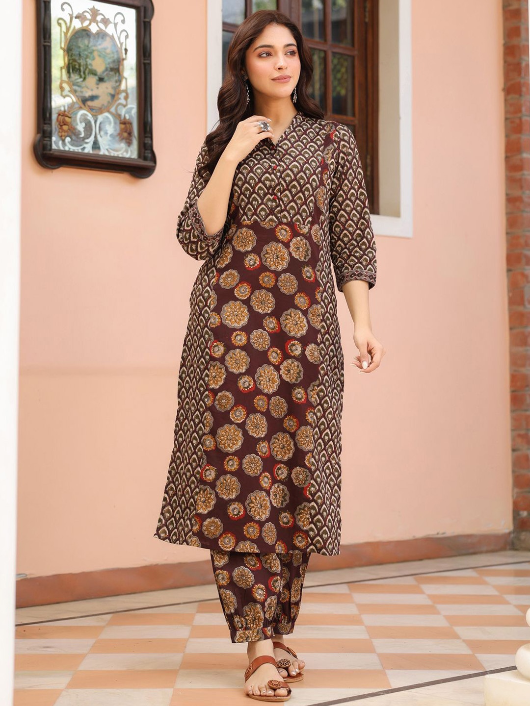

SAVI Floral Printed Mandarin Collar Pure Cotton Straight Kurta With Trousers, Brown