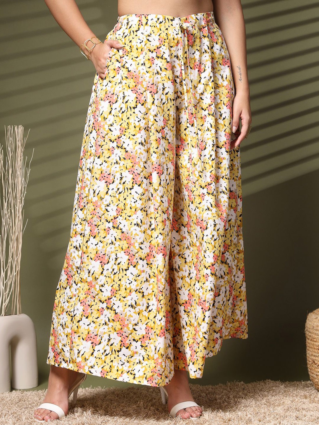 

DressBerry Women Floral Printed Relaxed Trousers, Yellow