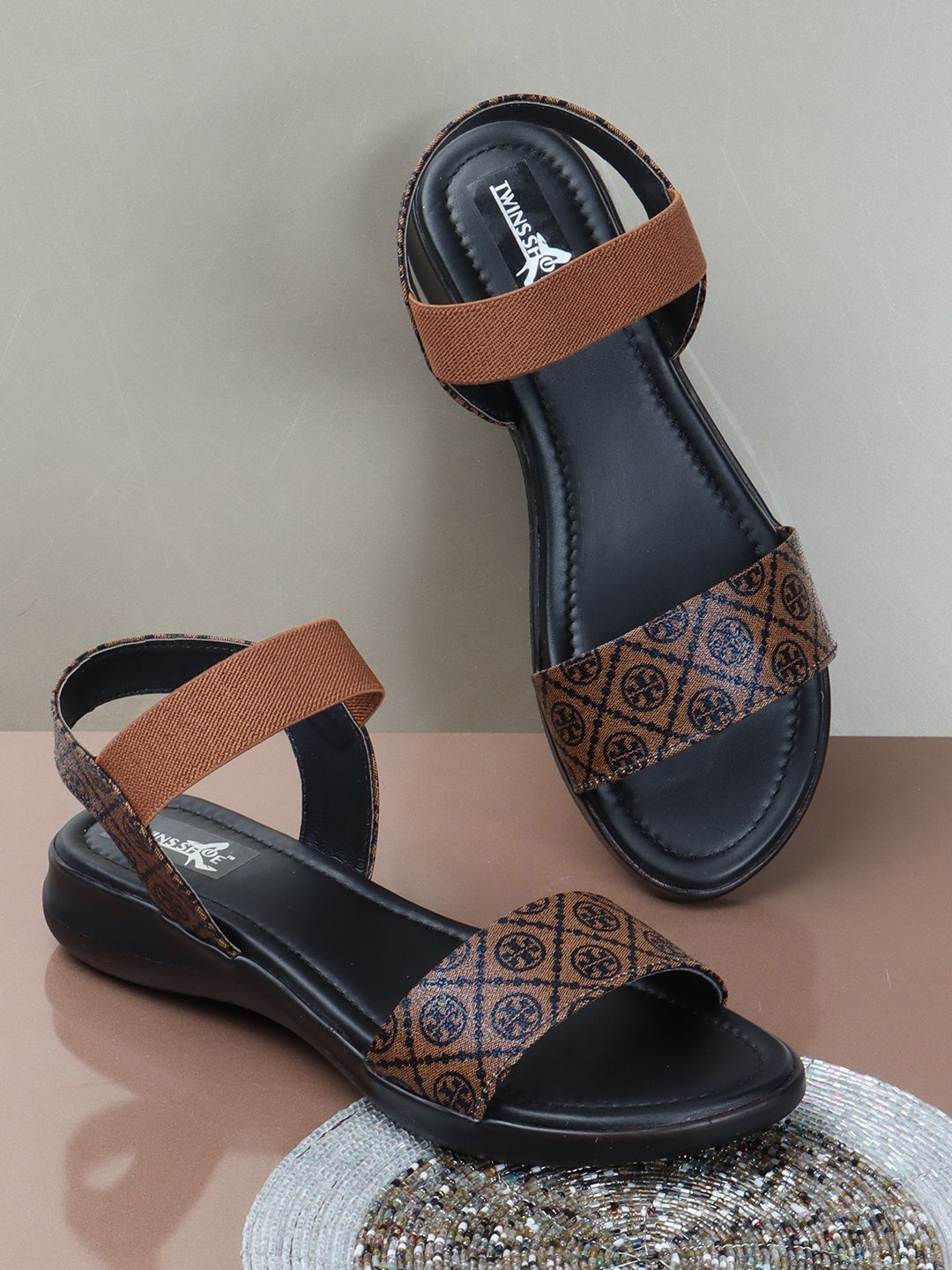 

TWINSSHOE Women Heel Sandals, Brown