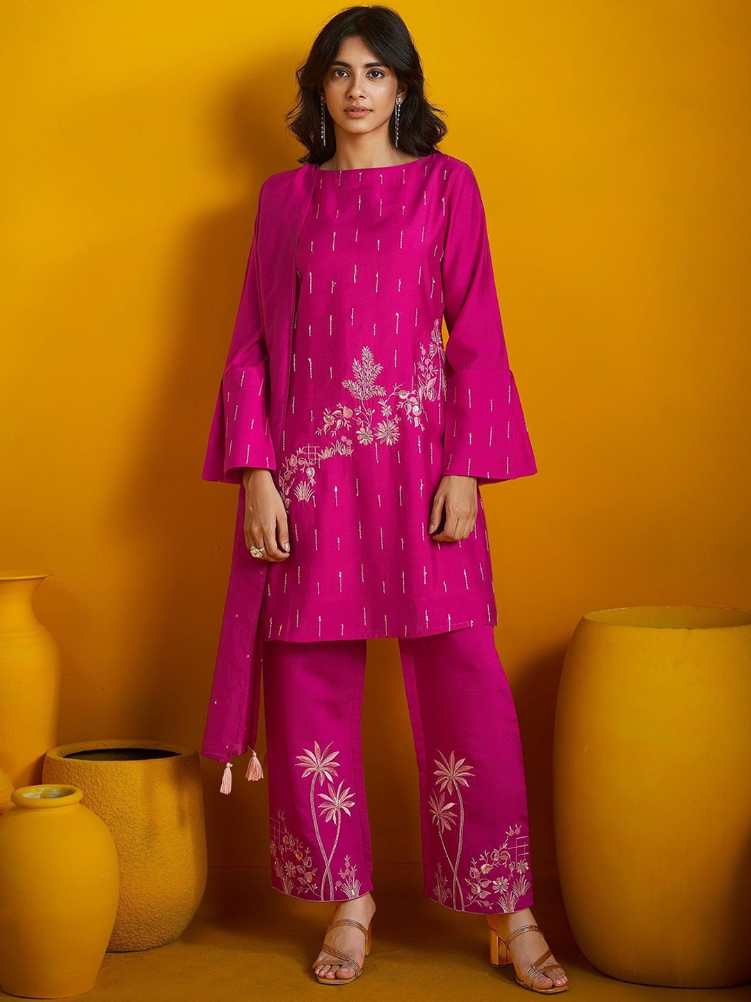 

AUTUMN LANE Floral Printed Straight Kurti with Trousers & Dupatta, Pink