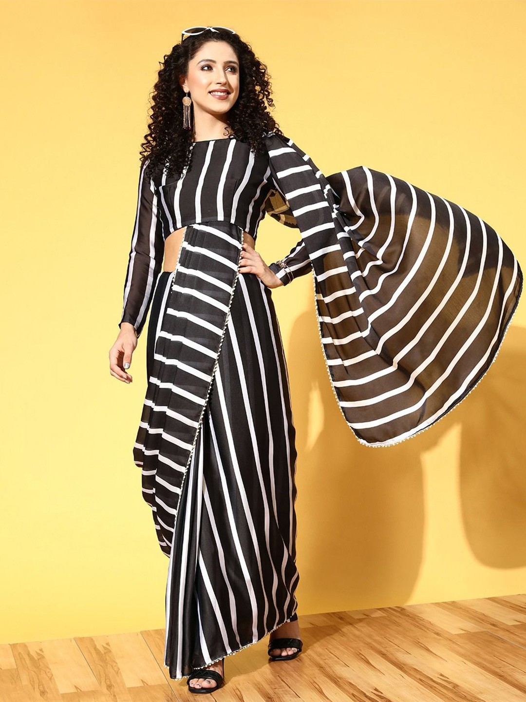 

HERE&NOW Striped Printed Saree, Black