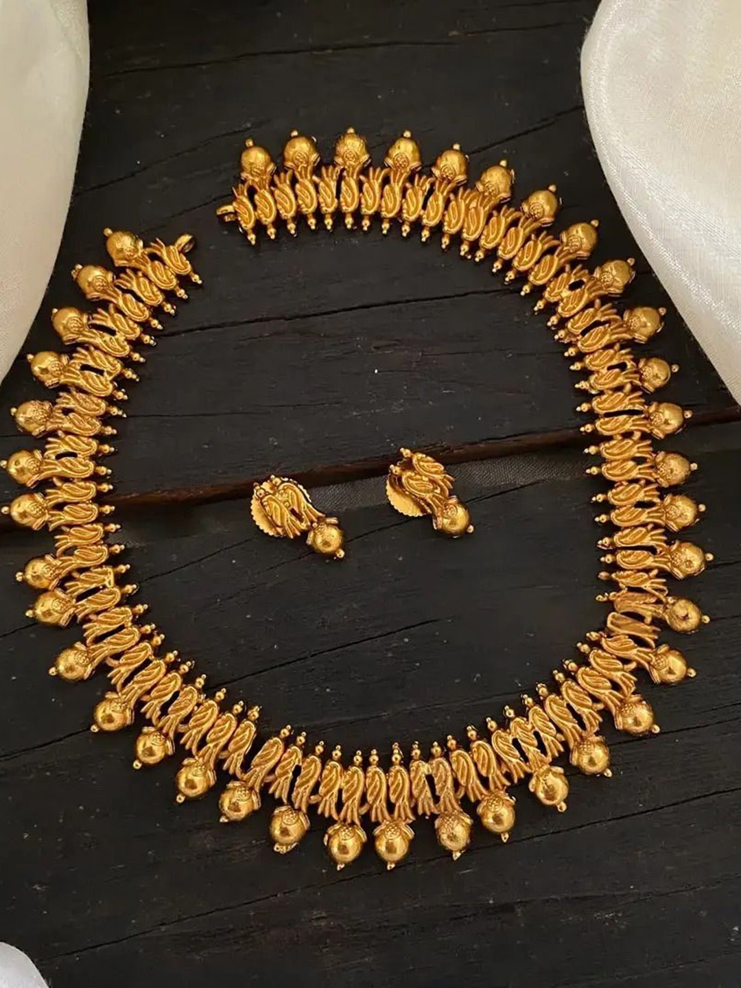 

Anouk Gold-Plated Antique Jewellery Set