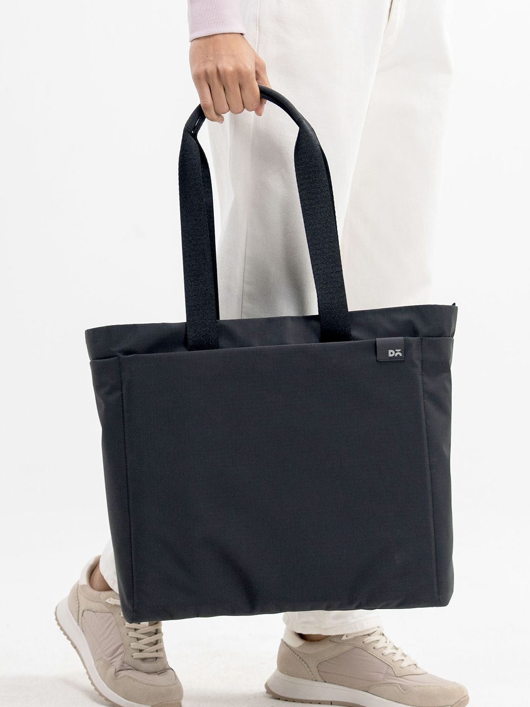 

DailyObjects Structured Shoulder Bag, Black
