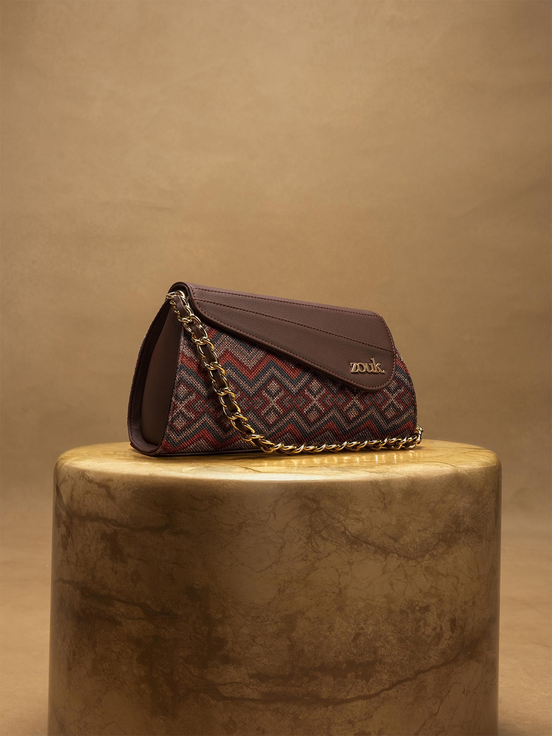 

ZOUK Printed Structured Sling Bag with Quilted, Multi