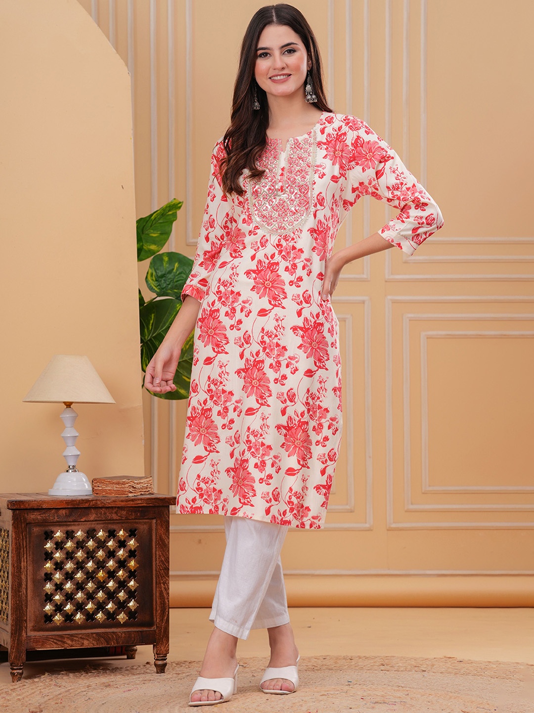 

PHYSIL Floral Printed Gotta Patti Notch Neck Pure Cotton Straight Kurta, Pink
