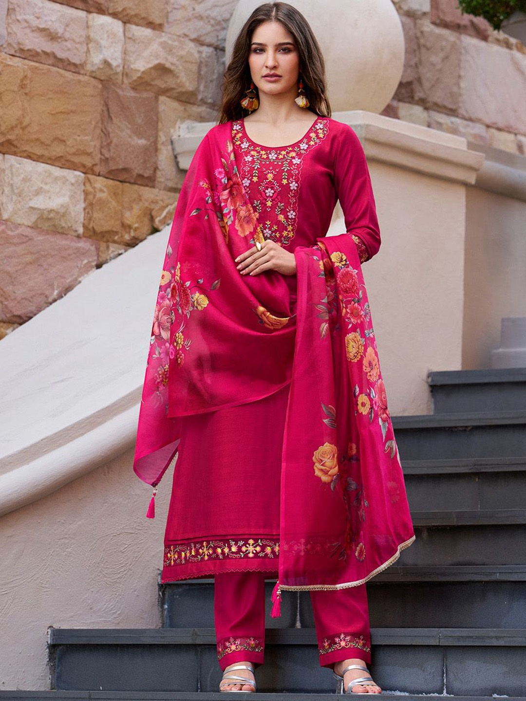 

Varanga Floral Yoke Design Thread Work Straight Kurta With Trouser And Dupatta, Red