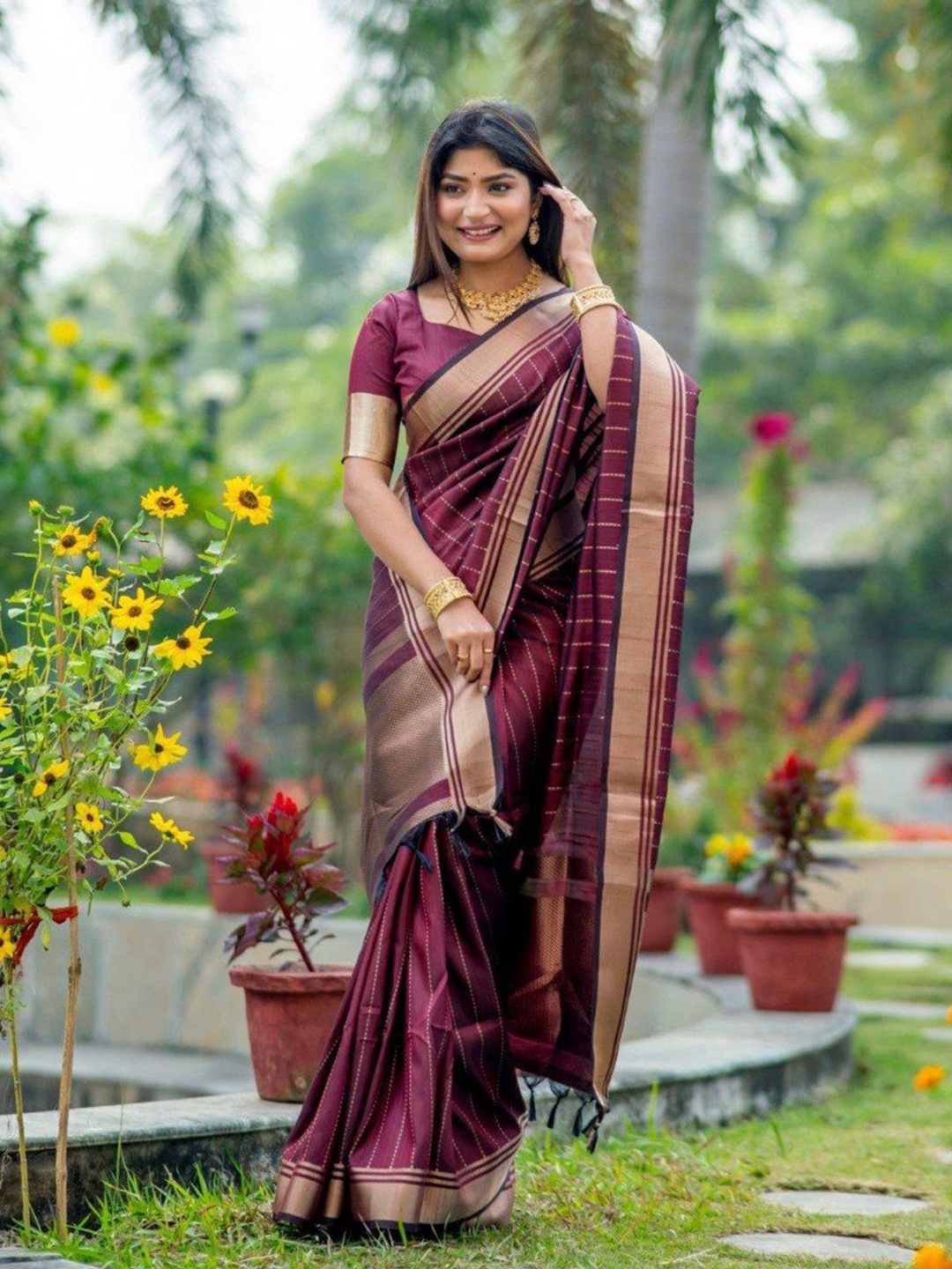 

HERE&NOW Woven Design Zari Silk Cotton Banarasi Saree, Maroon