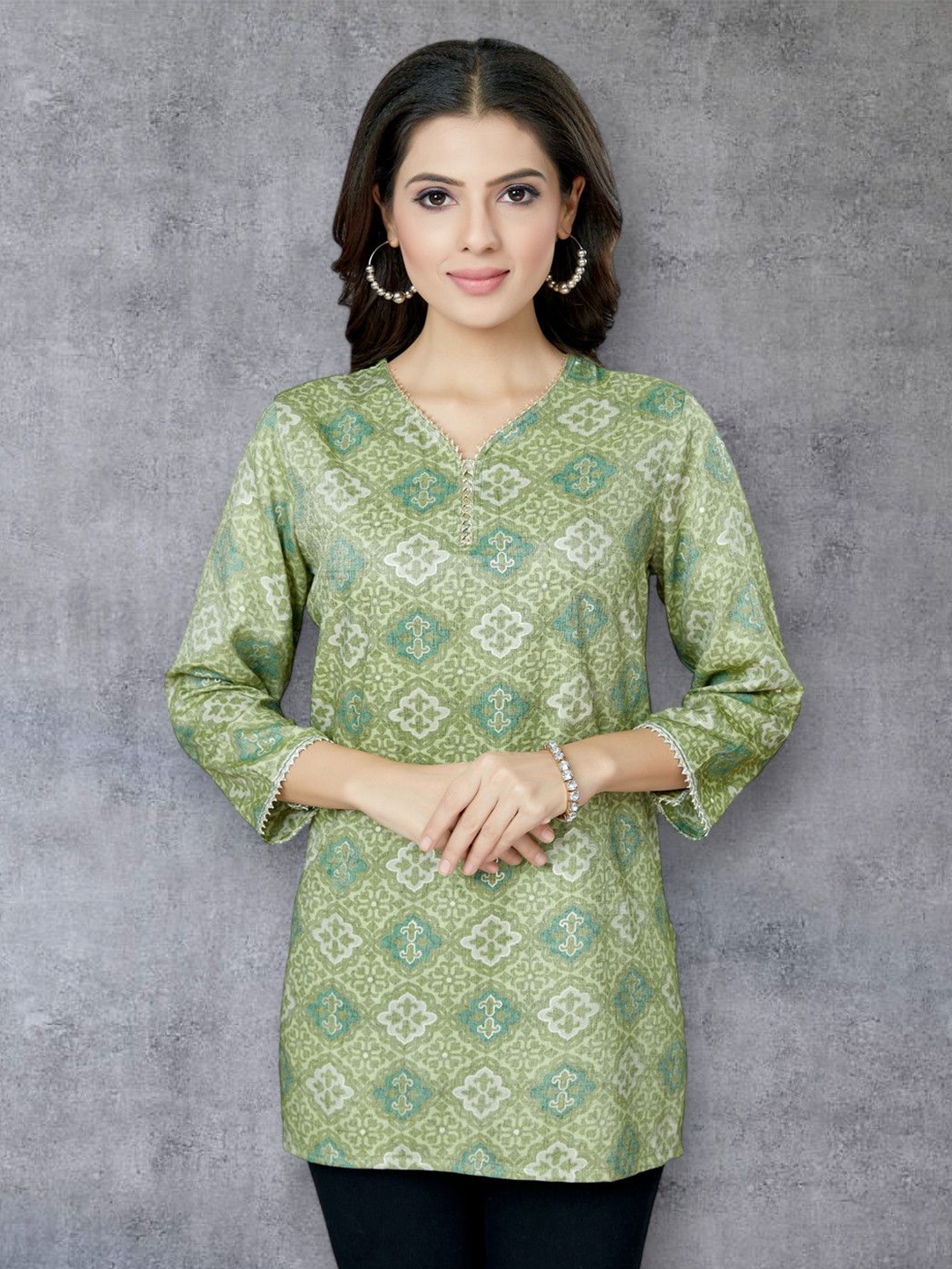 

Saree Swarg Ethnic Motifs Printed V-Neck Kurti, Green