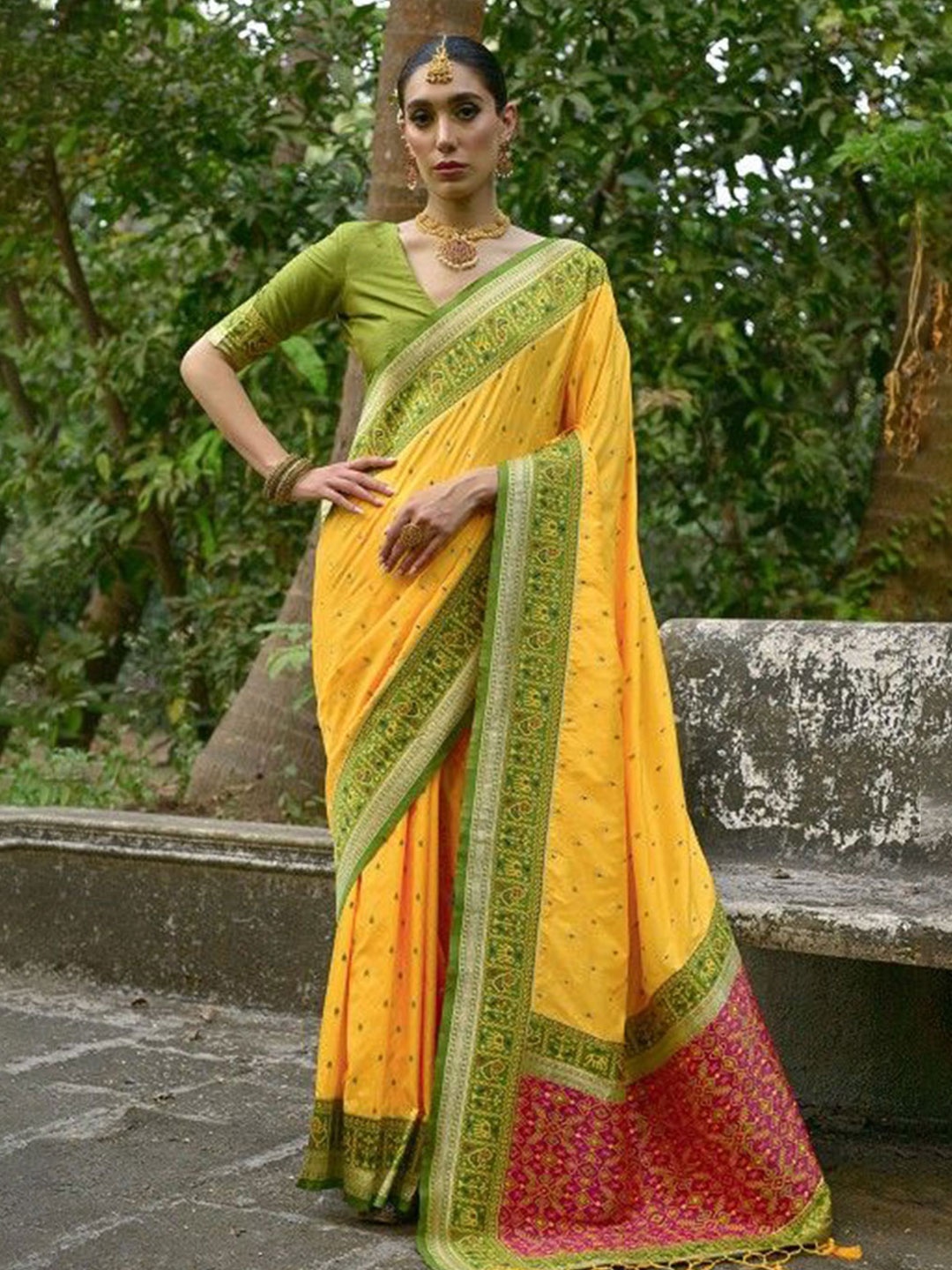 

VISHNU WEAVES Ethinic Moftis Woven Design Zari Border Banarasi Silk Saree, Yellow