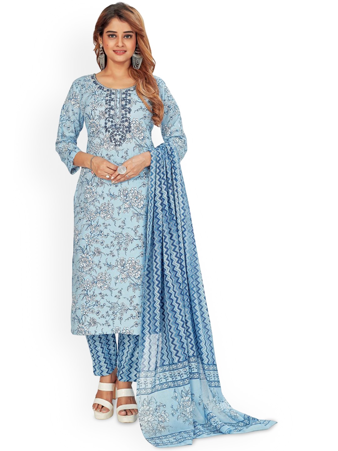 

Amchoor Floral Printed Straight Kurta with Trousers & Dupatta, Blue