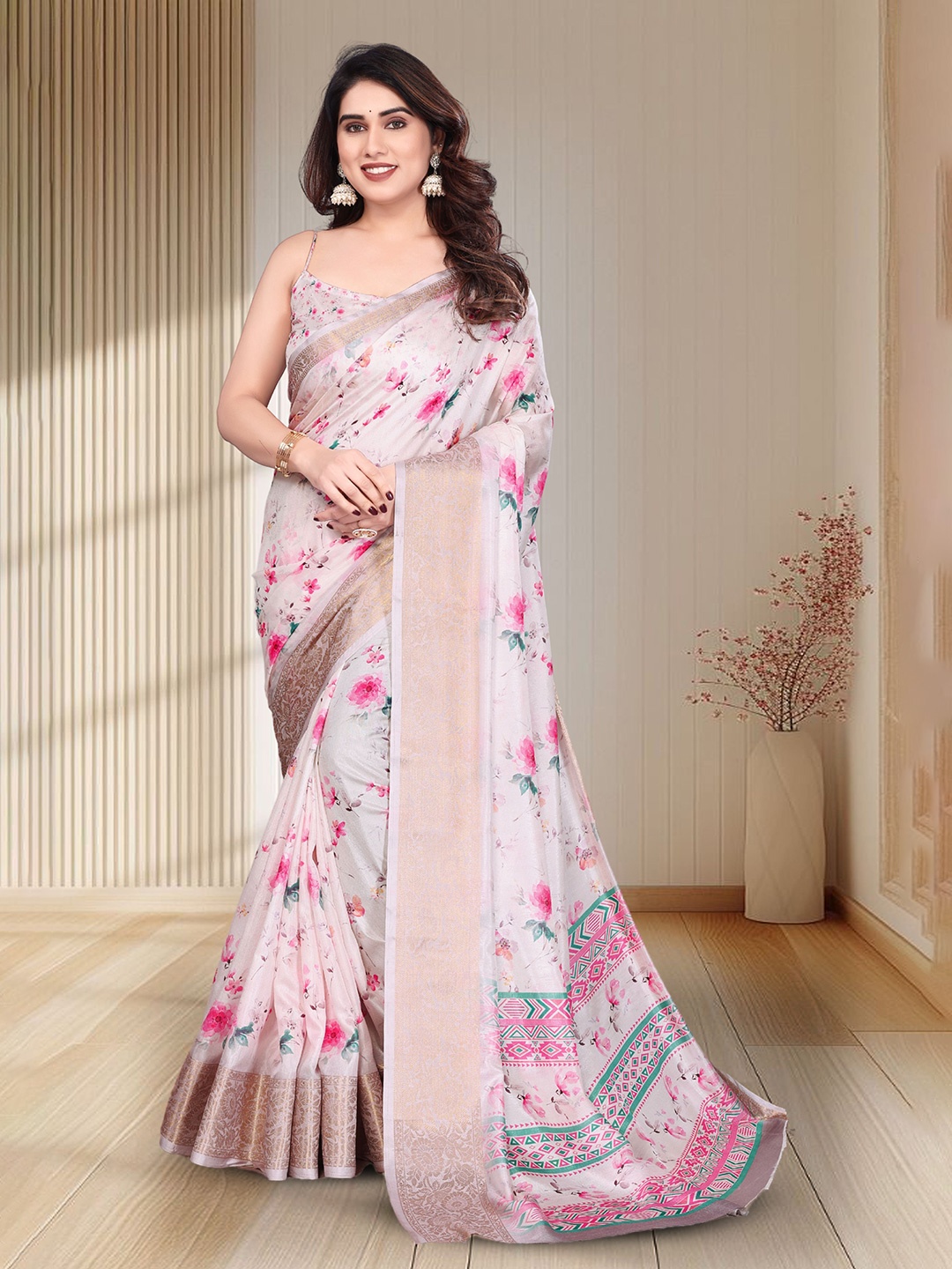 

MAGNEITTA Floral Printed Zari Saree, Off white