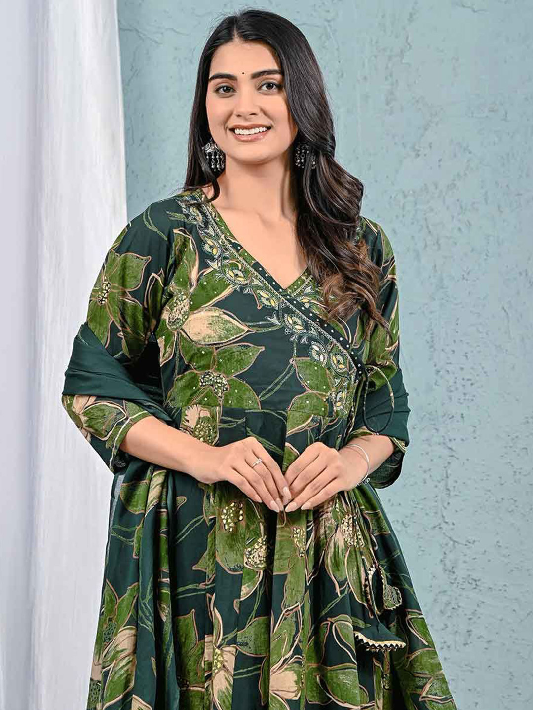 

Raas the creation Floral Printed V-Neck Pure Cotton Anarkali Kurta with Palazzos & Dupatta, Green