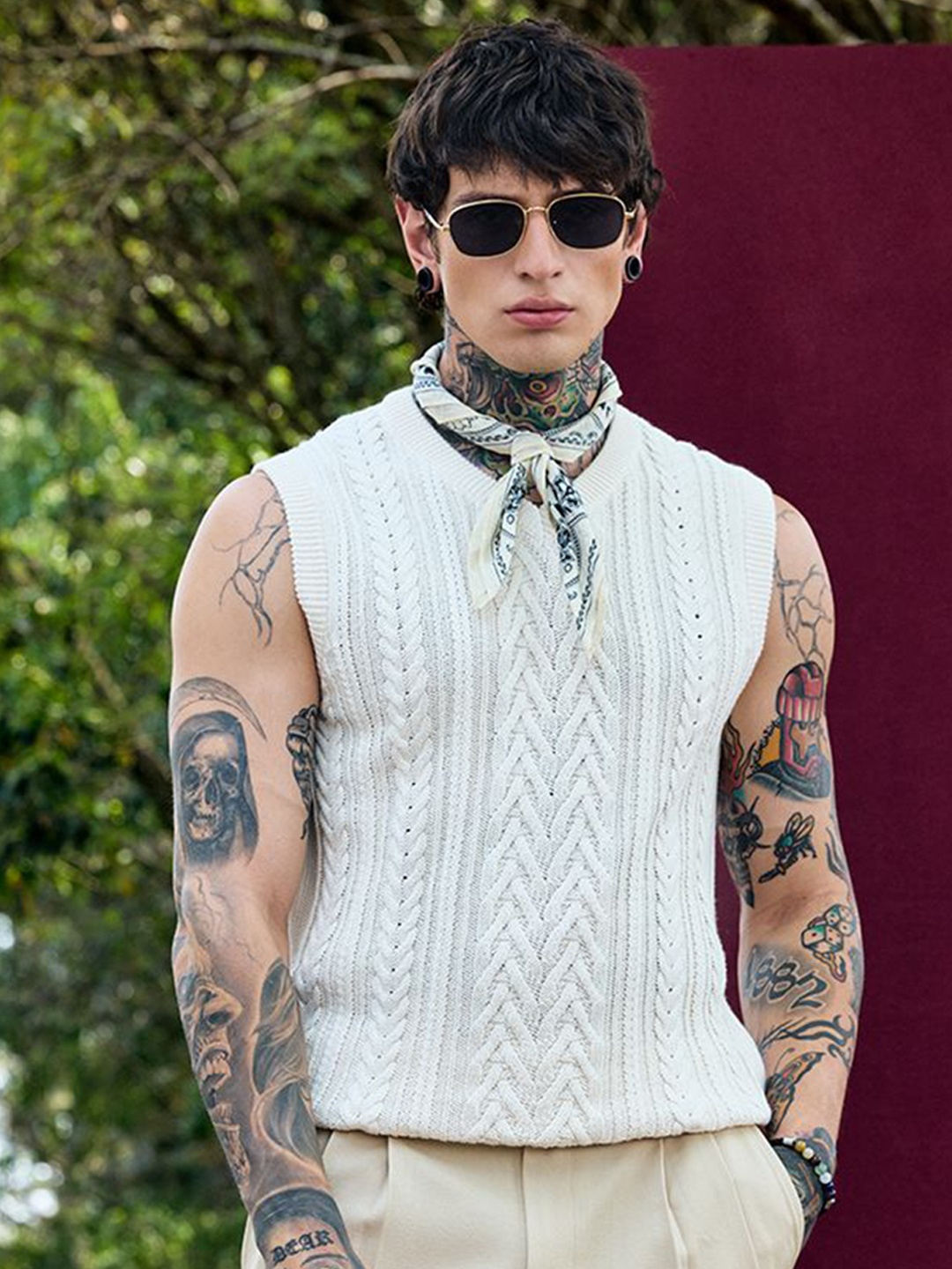 

Snitch Bordeaux Men Cotton White Cable Knitted Sweater Vest