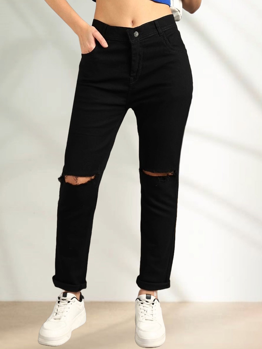 

LINARIA Women Classic Slim Fit Slash Knee Jeans, Black