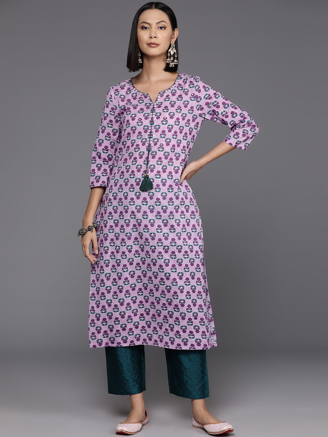 

DIVASTRI Floral Printed Notch Neck Cotton Straight Kurta, Lavender