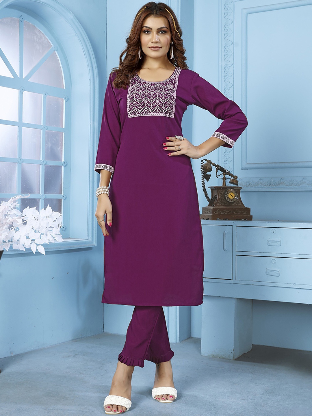 

Artihc Ethnic Motifs Embroidered Thread Work Straight Kurta with Trousers, Purple