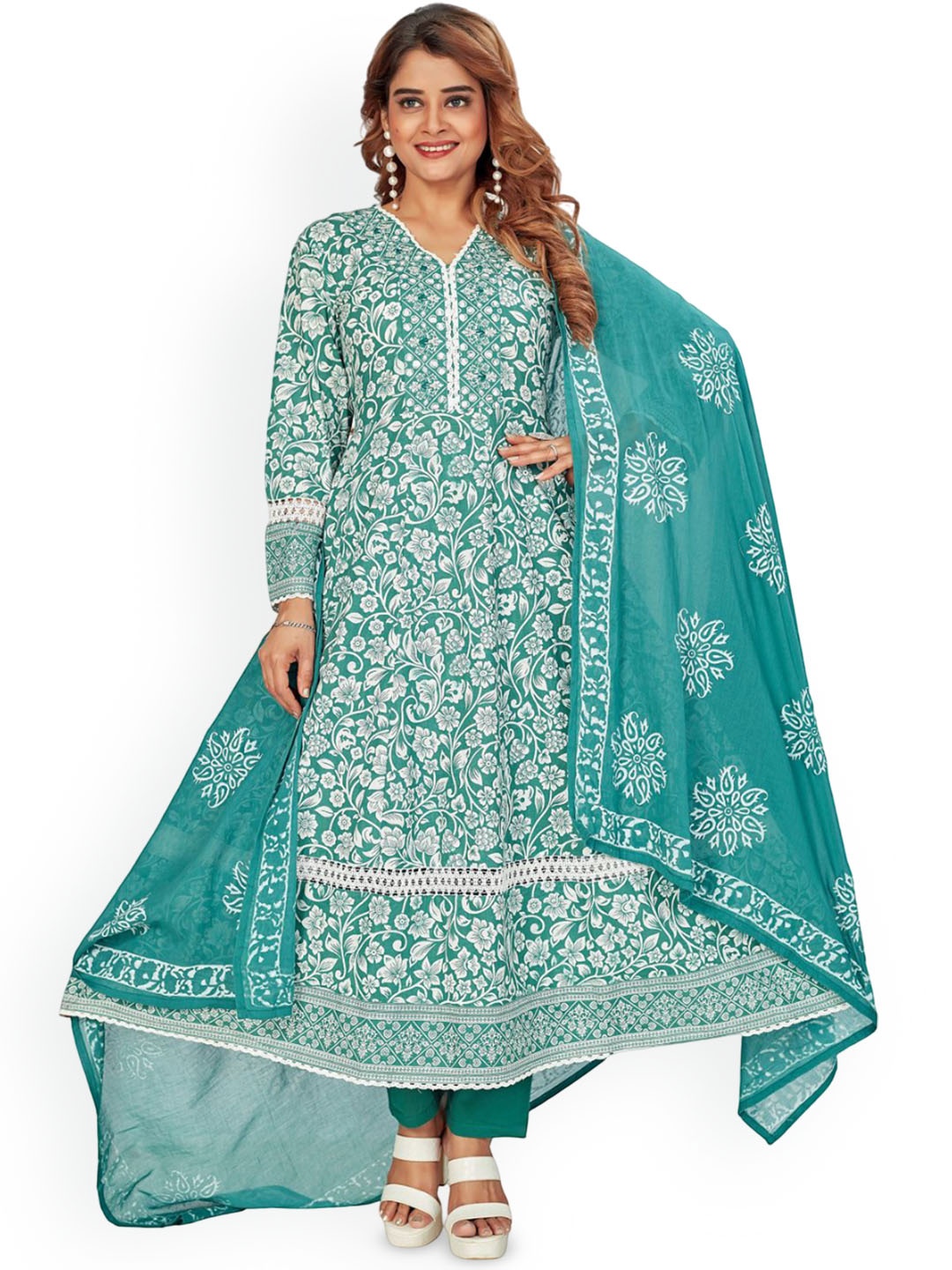 

Amchoor Floral Printed V-Neck Anarkali Kurta with Trousers & Dupatta, Green