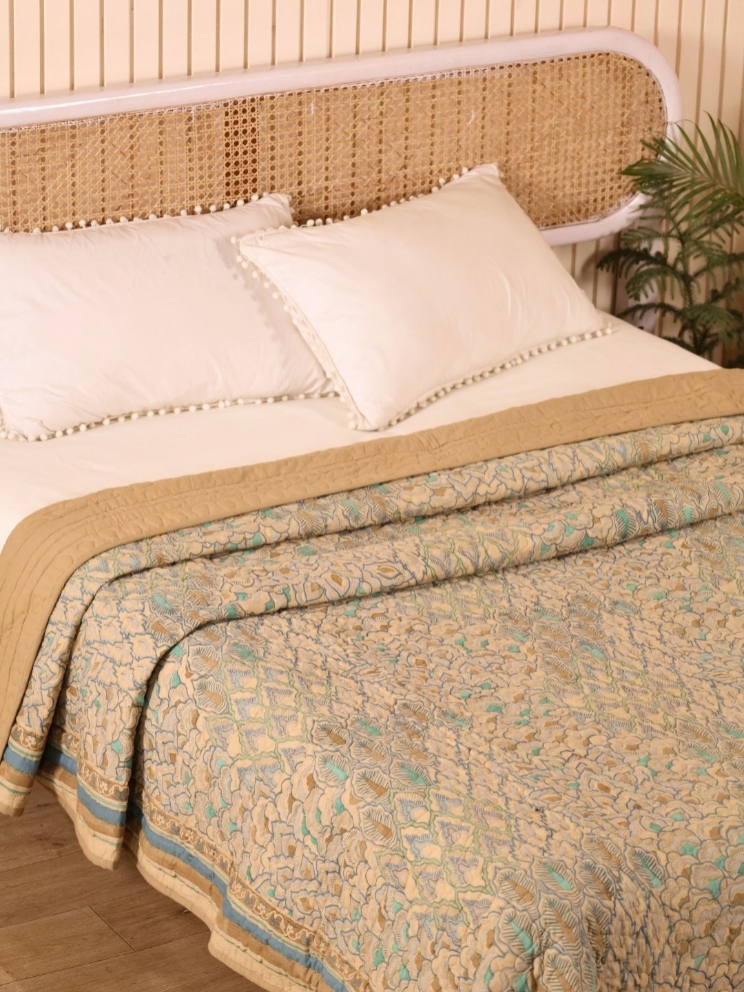 

Peepul Tree Cream-Coloured & Green Floral AC Room Double Bed Quilt