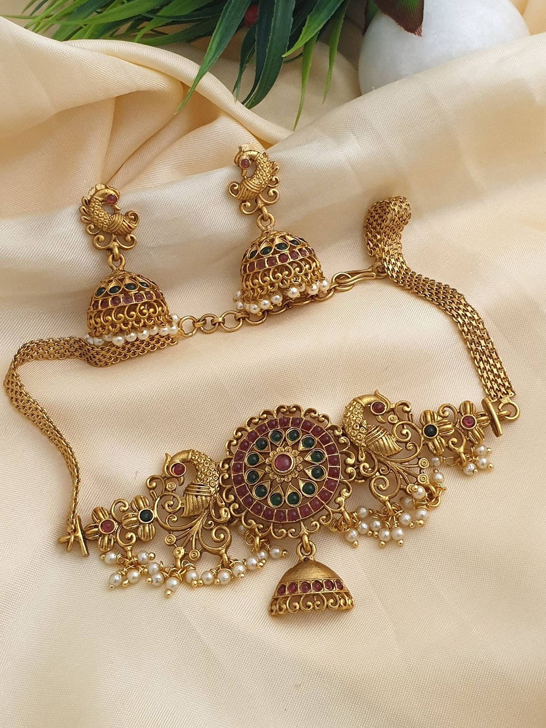

Anouk Gold-Plated Cubic Zirconia-Studded & Pearls Beaded Jewellery Set