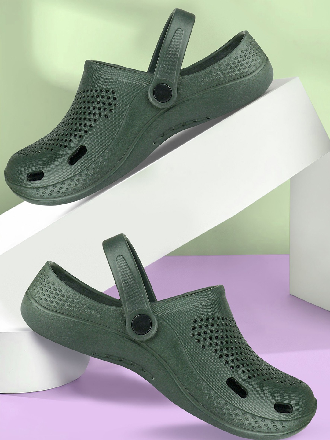 

PENNEN Men Self Design Clogs, Green