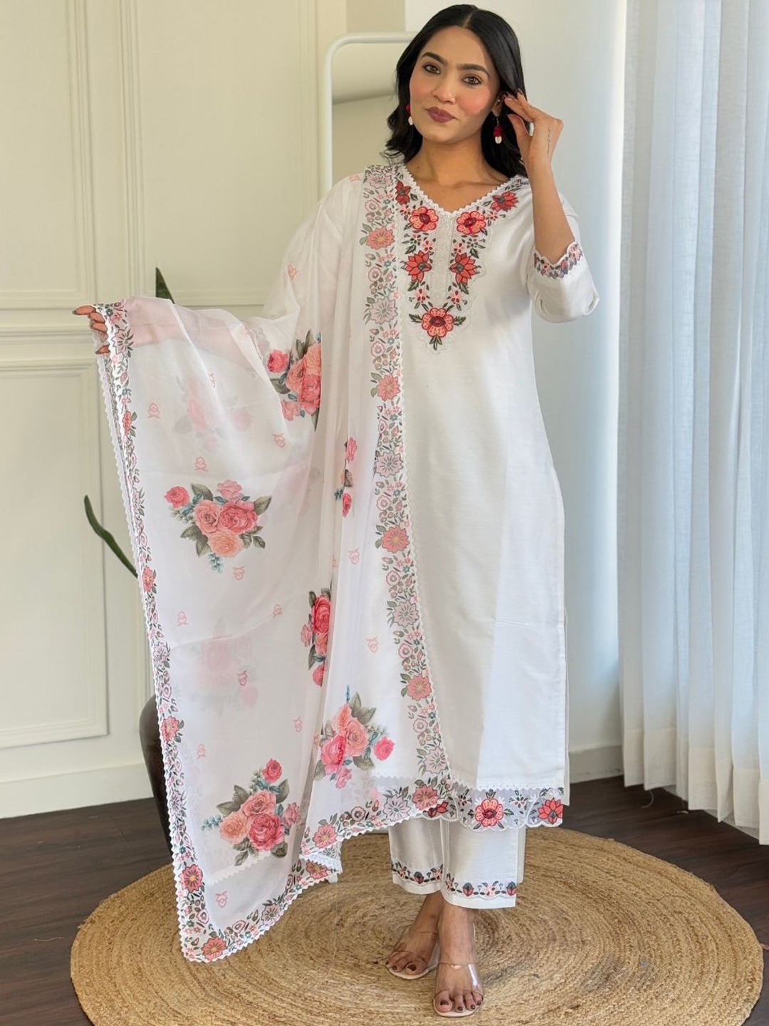 

BESUCHER Floral Yoke Design V-Neck Thread Work Straight Kurta With Trousers & Dupatta, White