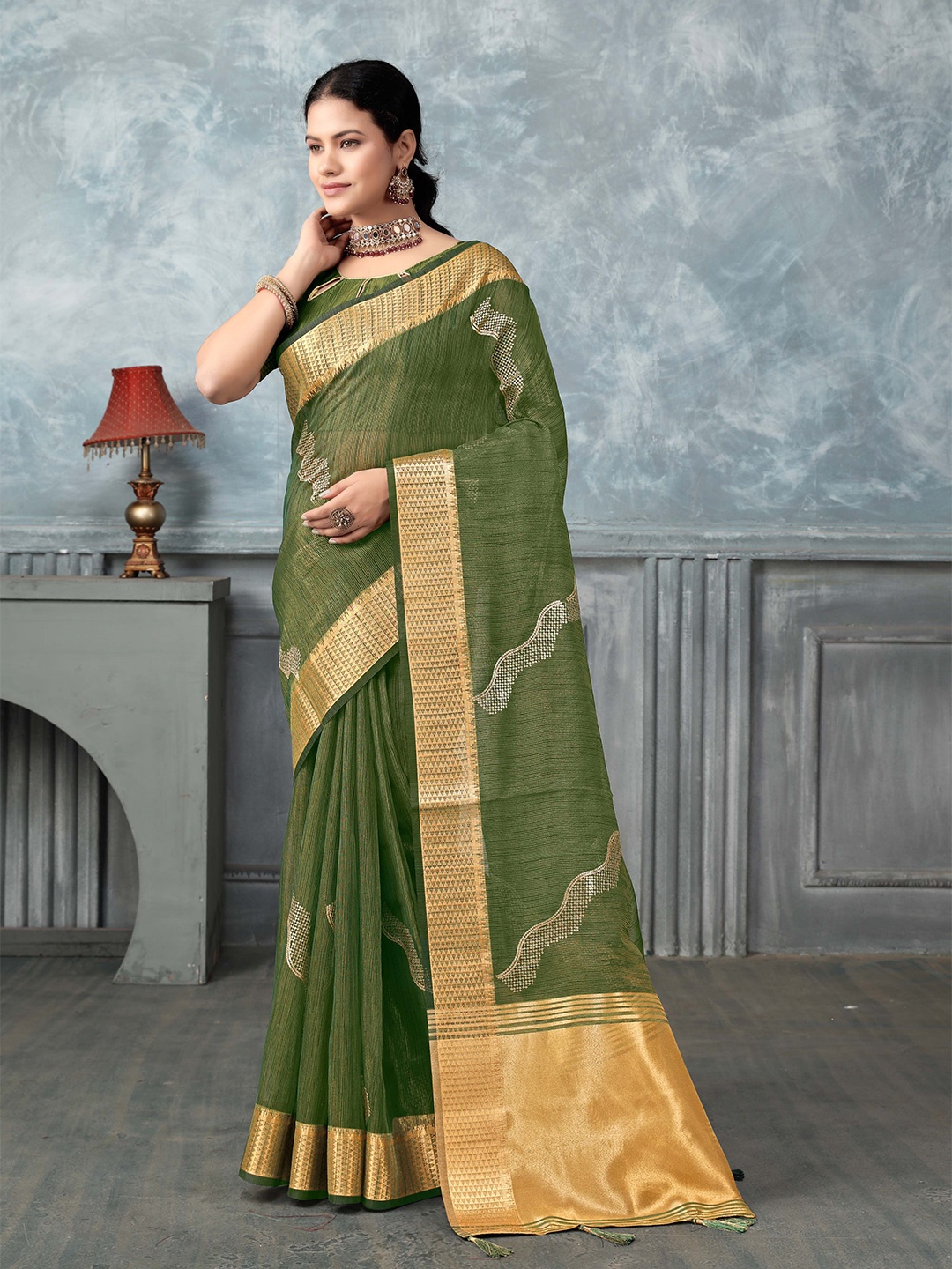 

VIRENDRA TEXTILES Woven Design Zari Tissue Saree, Green