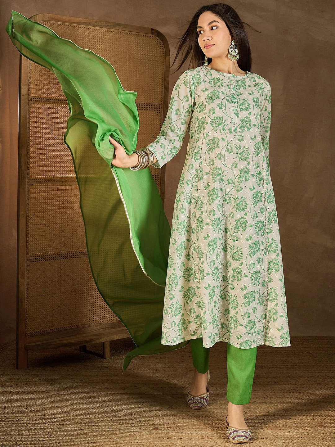

Inddus Floral Printed Panelled Chikankari Kurta With Trousers & Dupatta, Off white