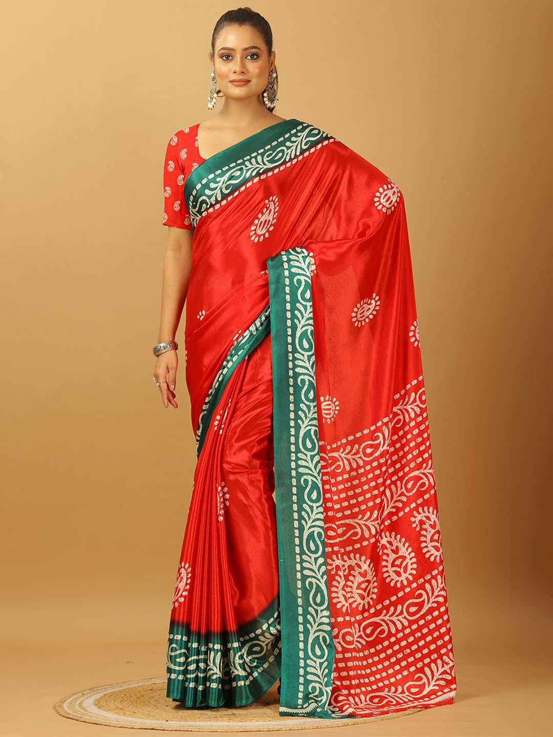 

VIRENDRA TEXTILES Ethnic Motifs Pure Crepe Saree, Red