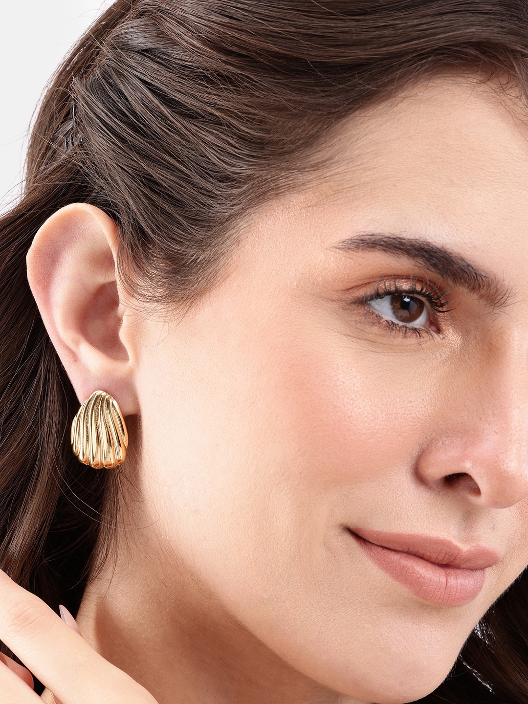 

DressBerry Oval Shaped Studs, Gold
