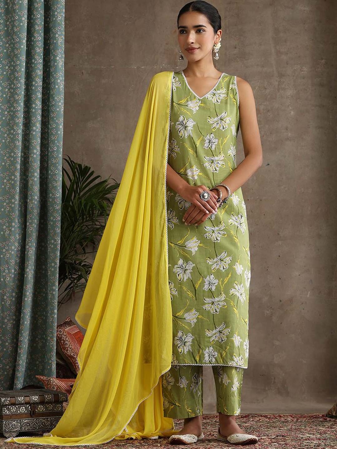

Khushal K Floral Printed V-Neck Pure Cotton Straight Kurta With Palazzo & Dupatta, Green