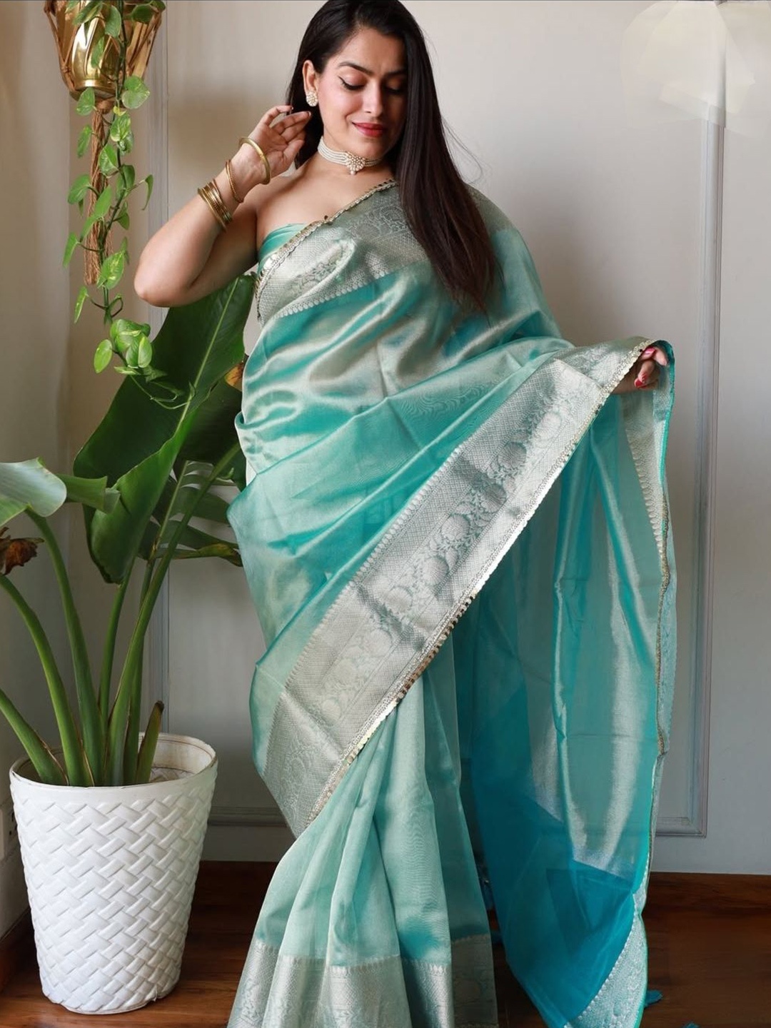 

DIVASTRI Woven Design Tissue Banarasi Saree, Blue