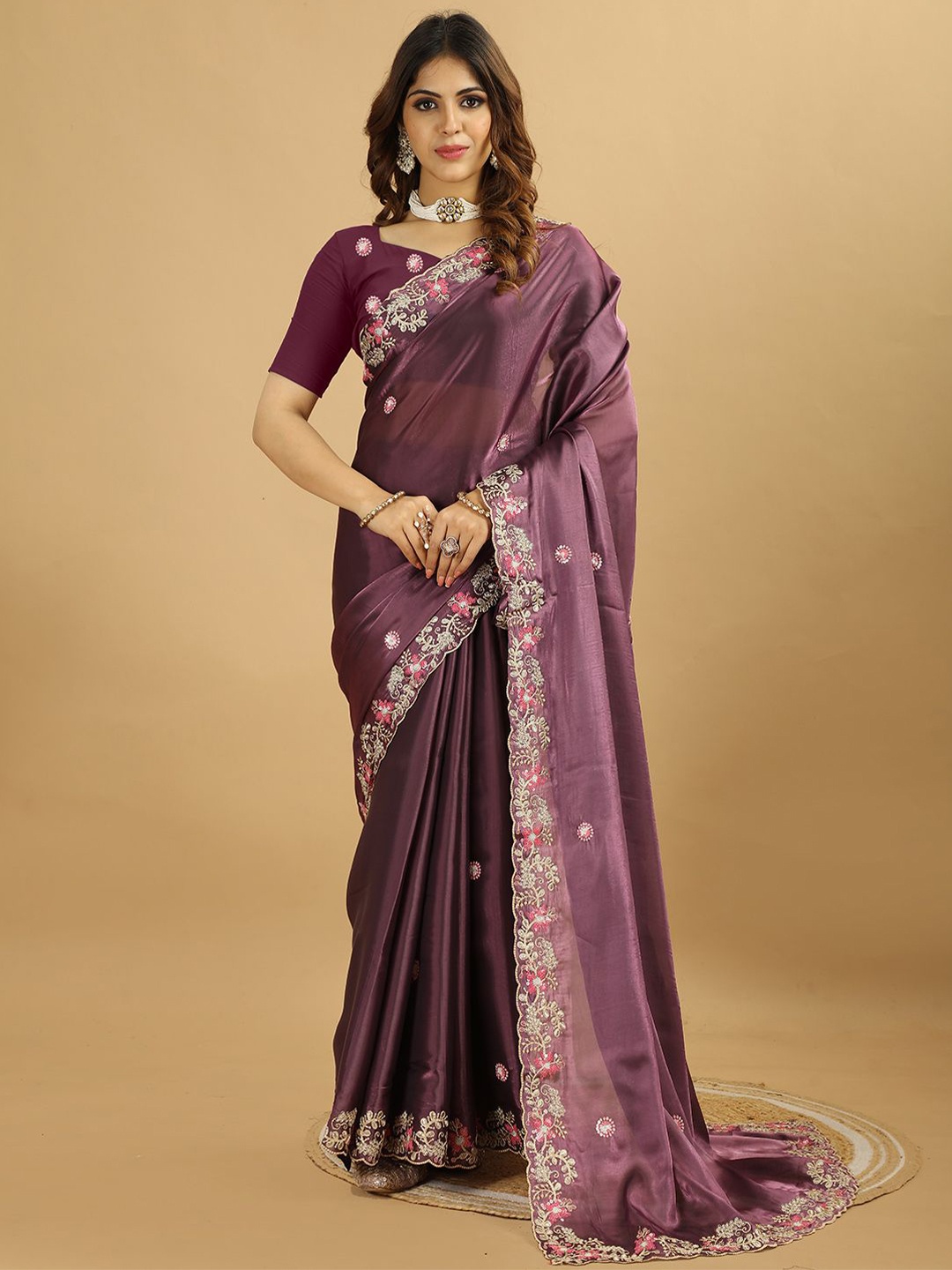 

VIRENDRA TEXTILES Floral Embroidered Saree, Burgundy
