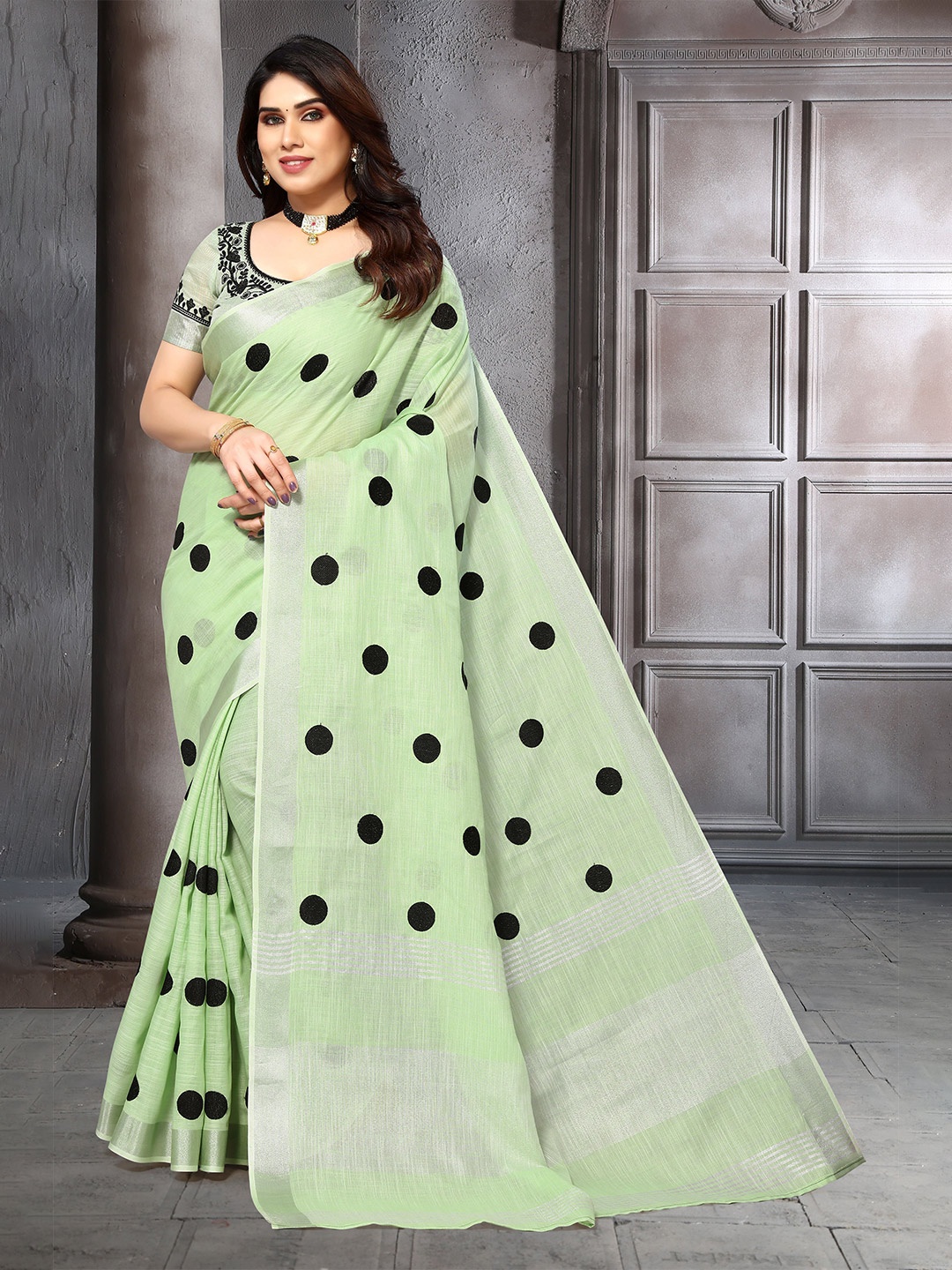 

VIRENDRA TEXTILES Polka Dot Woven Zari Pure Cotton Saree, Green