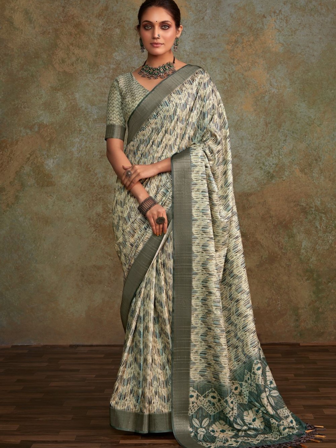 

DEVATITHI Off White Handloom Silk Saree