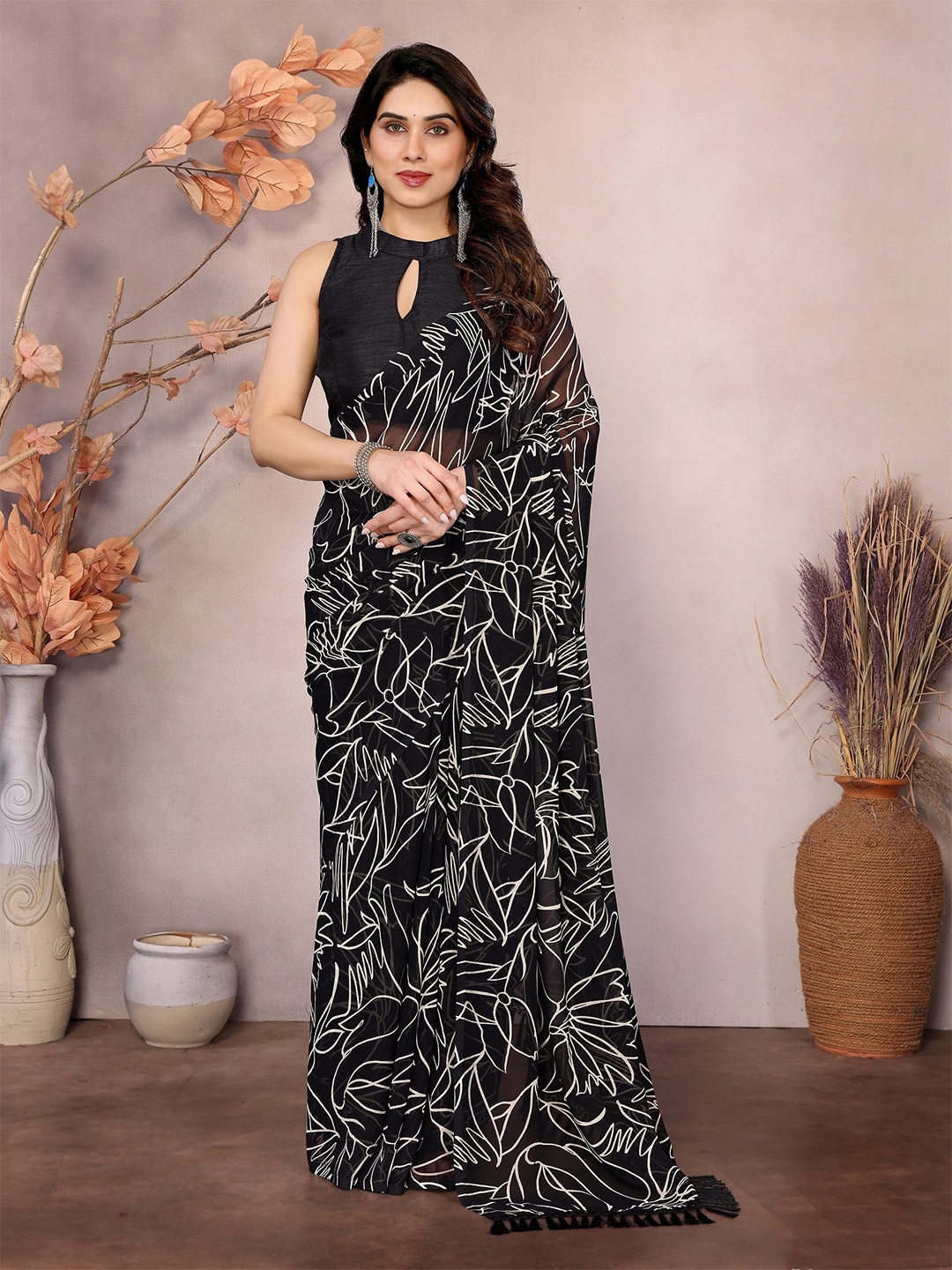 

ROOP SUNDARI SAREES Floral Printed Pure Georgette Saree, Black