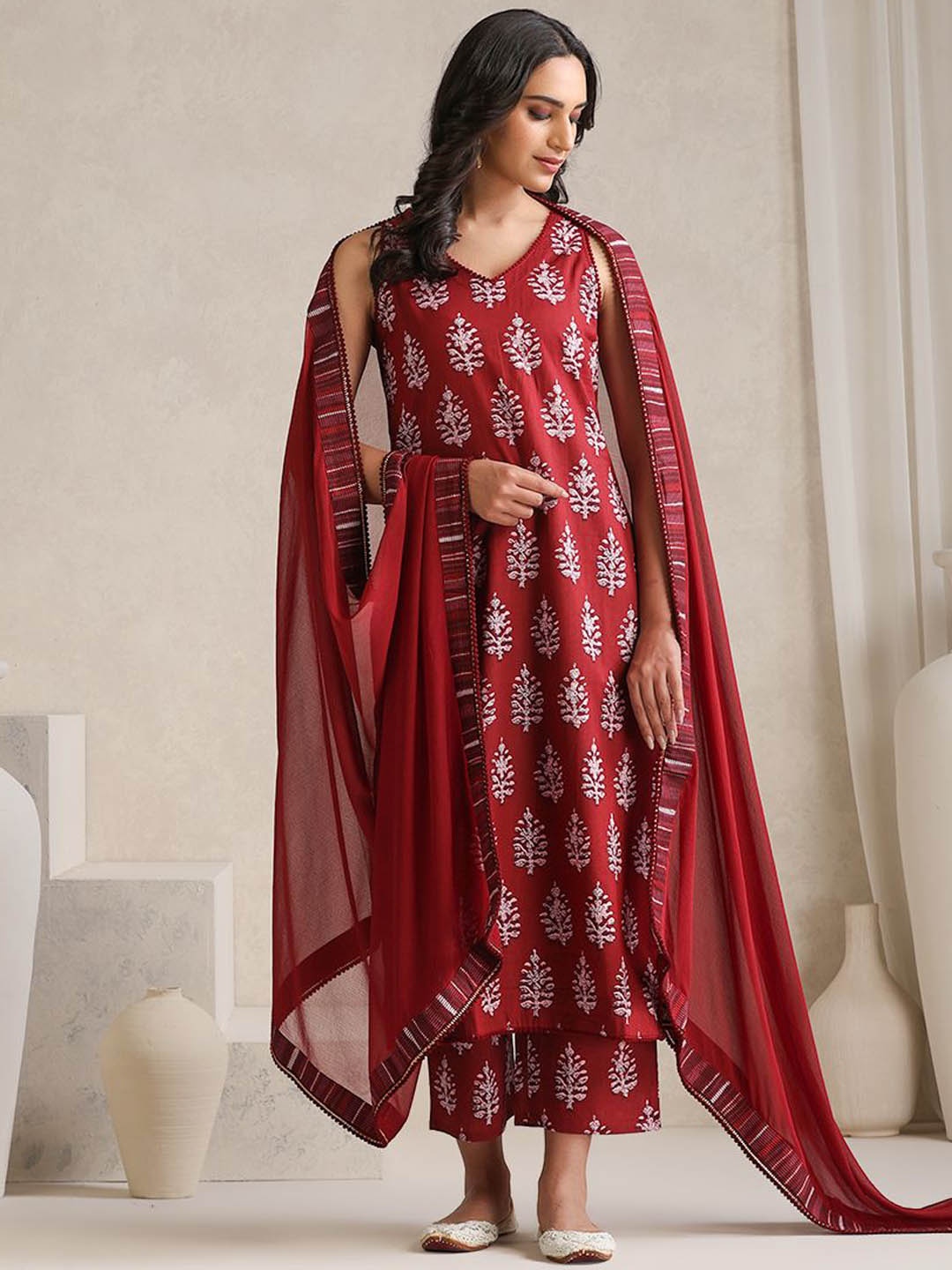 

Khushal K Floral Printed V-Neck Pure Cotton Straight Kurta With Palazzos & Dupatta, Maroon