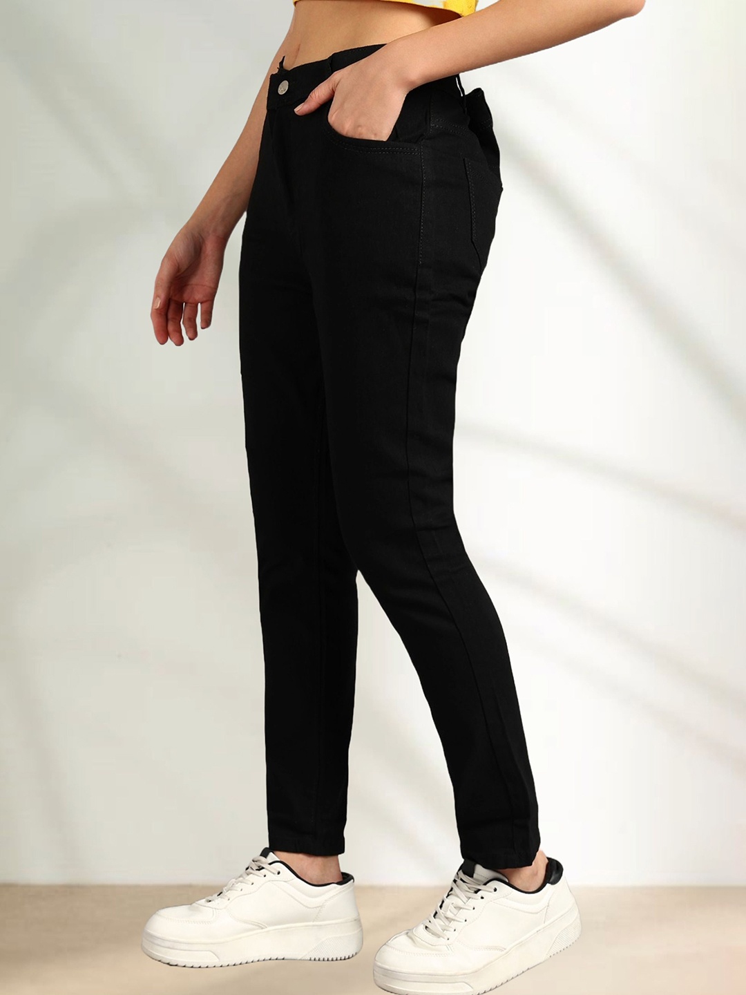 

LINARIA Women Classic Straight Fit Mid-Rise Jeans, Black