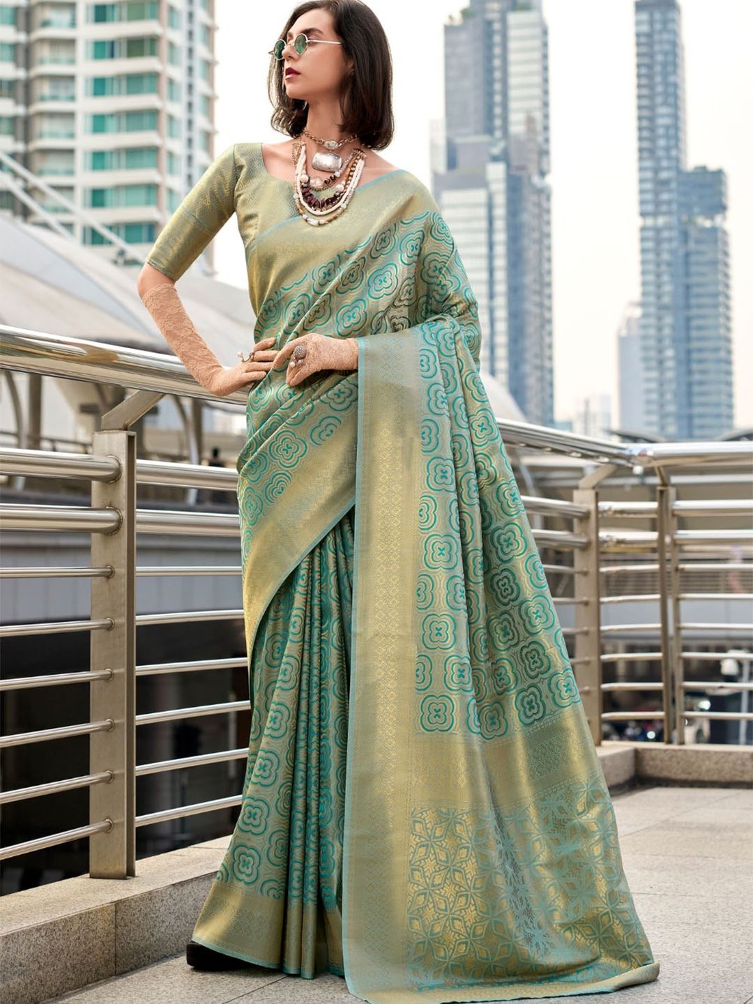 

DEVATITHI Green Woven Design Kanchivaram Buttery Silk Saree