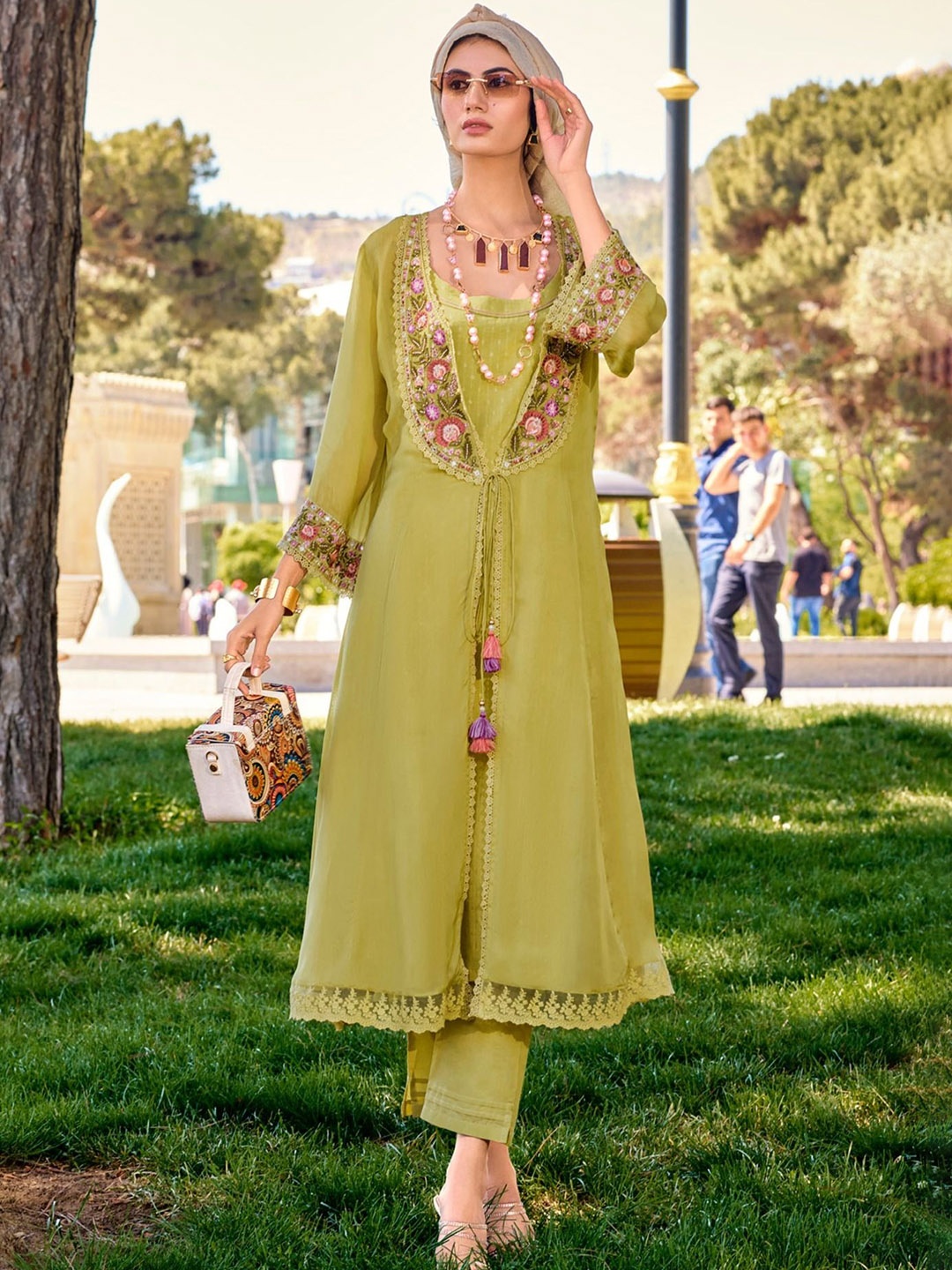 

AUTUMN LANE Ethnic Motifs Embroidered Sequinned Pure Cotton A-Line Kurta with Trousers, Green