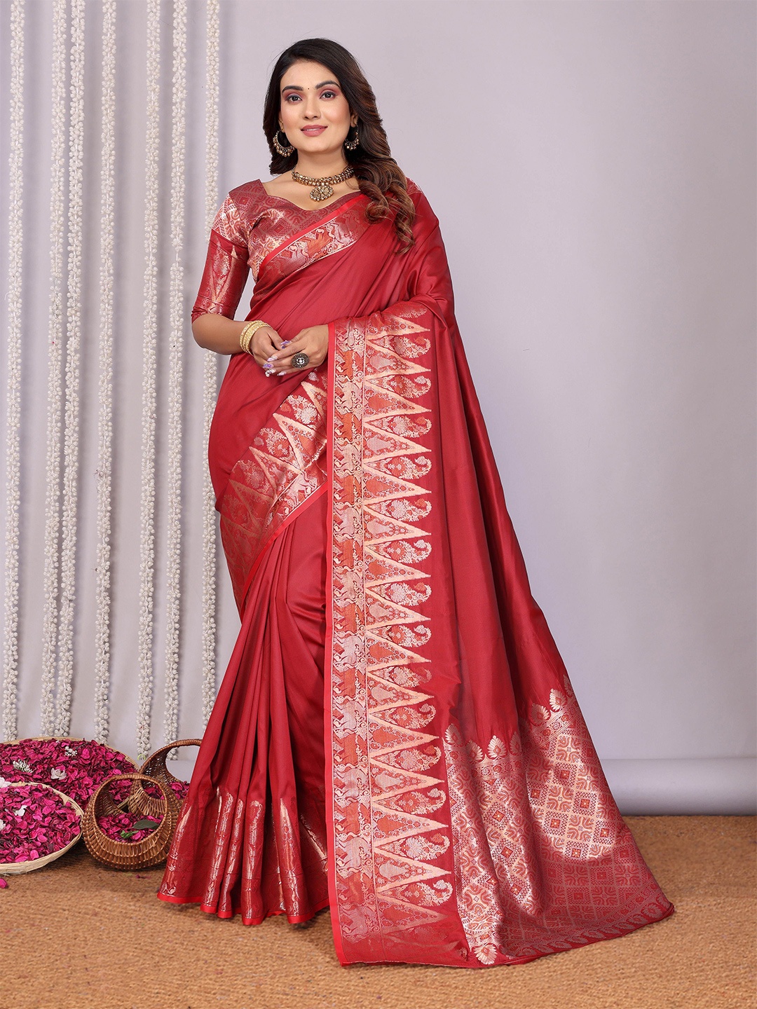 

VEECHIS Woven Design Zari Banarasi Saree, Red