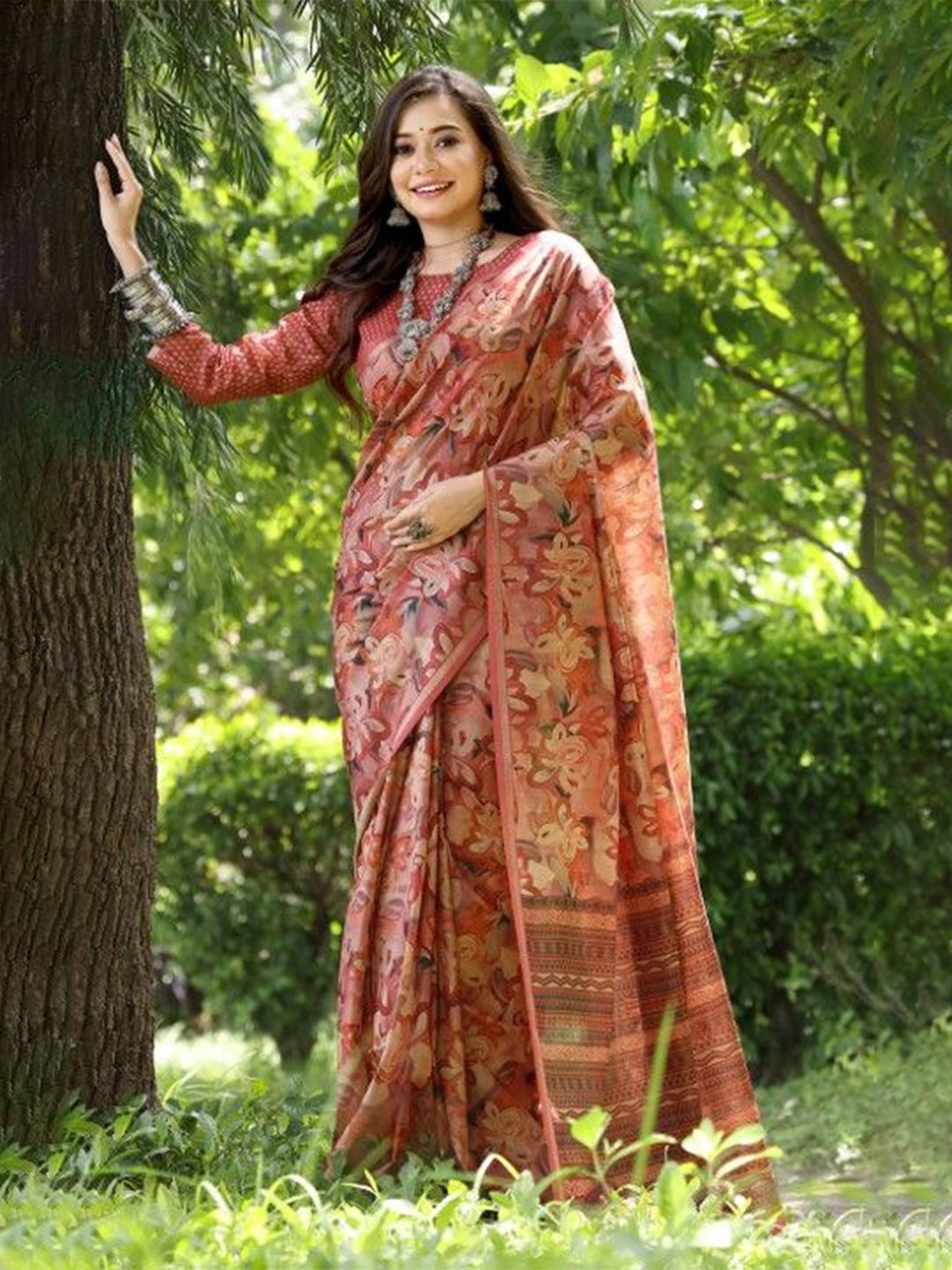 

VISHNU WEAVES Stylish Floral Printed Zari Tussar Silk Saree, Red