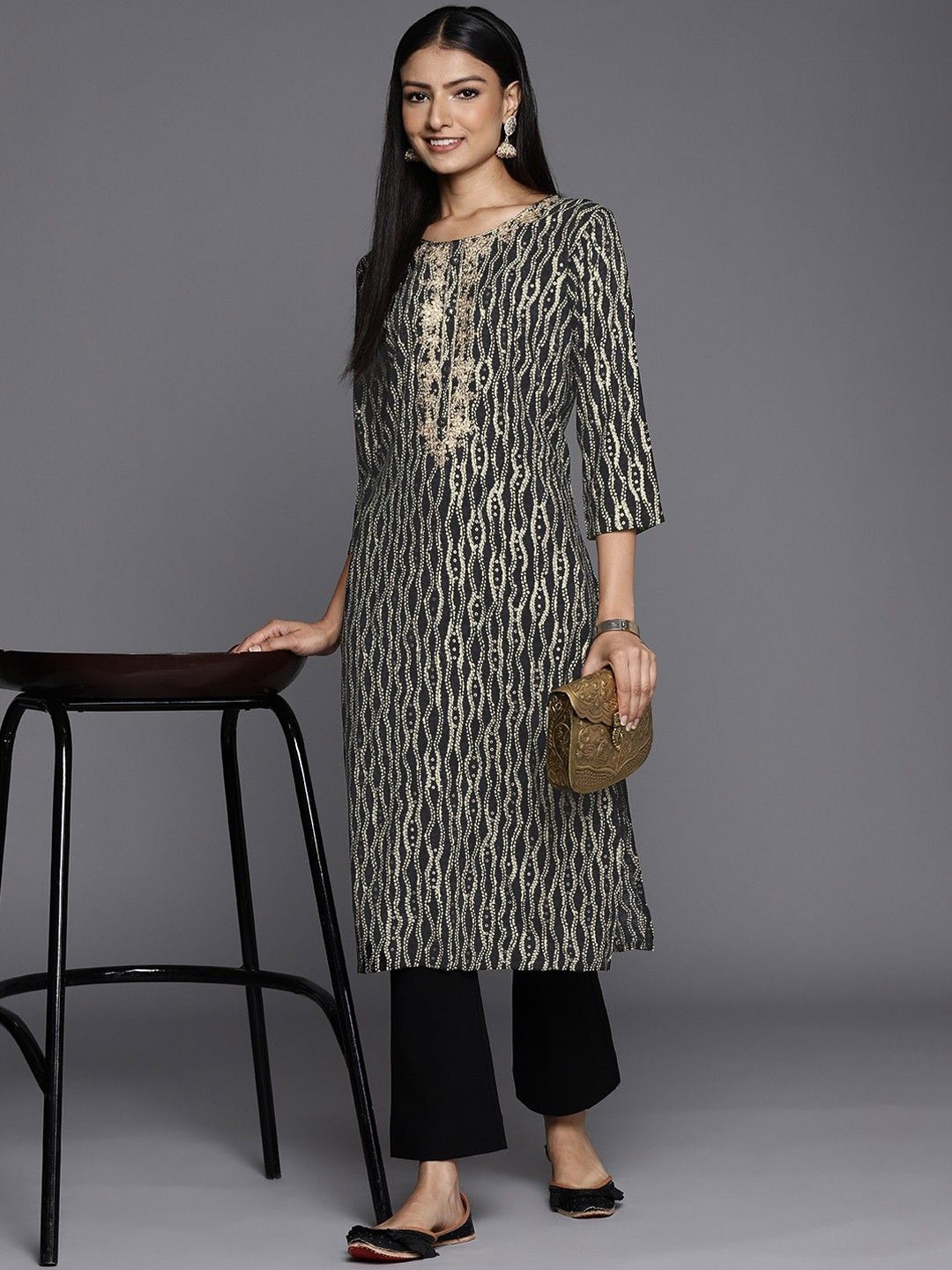 

DIVASTRI Ethnic Motifs Printed Gotta Patti Round Neck Straight Kurta, Black