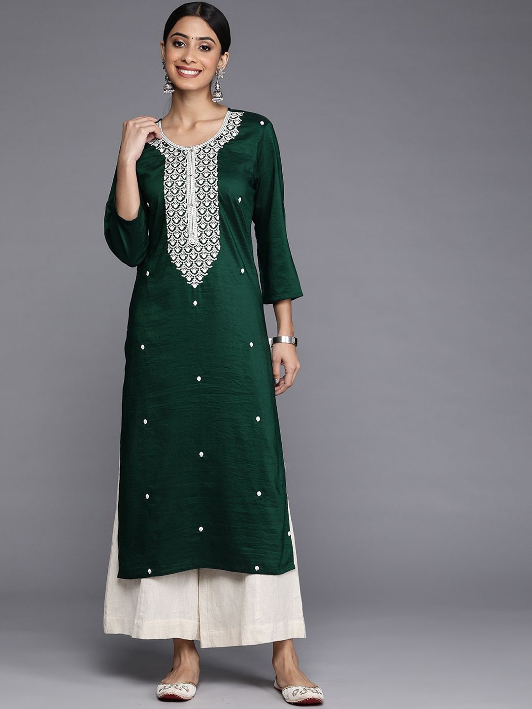 

DIVASTRI Floral Embroidered Thread Work Raw Silk Straight Kurta, Green
