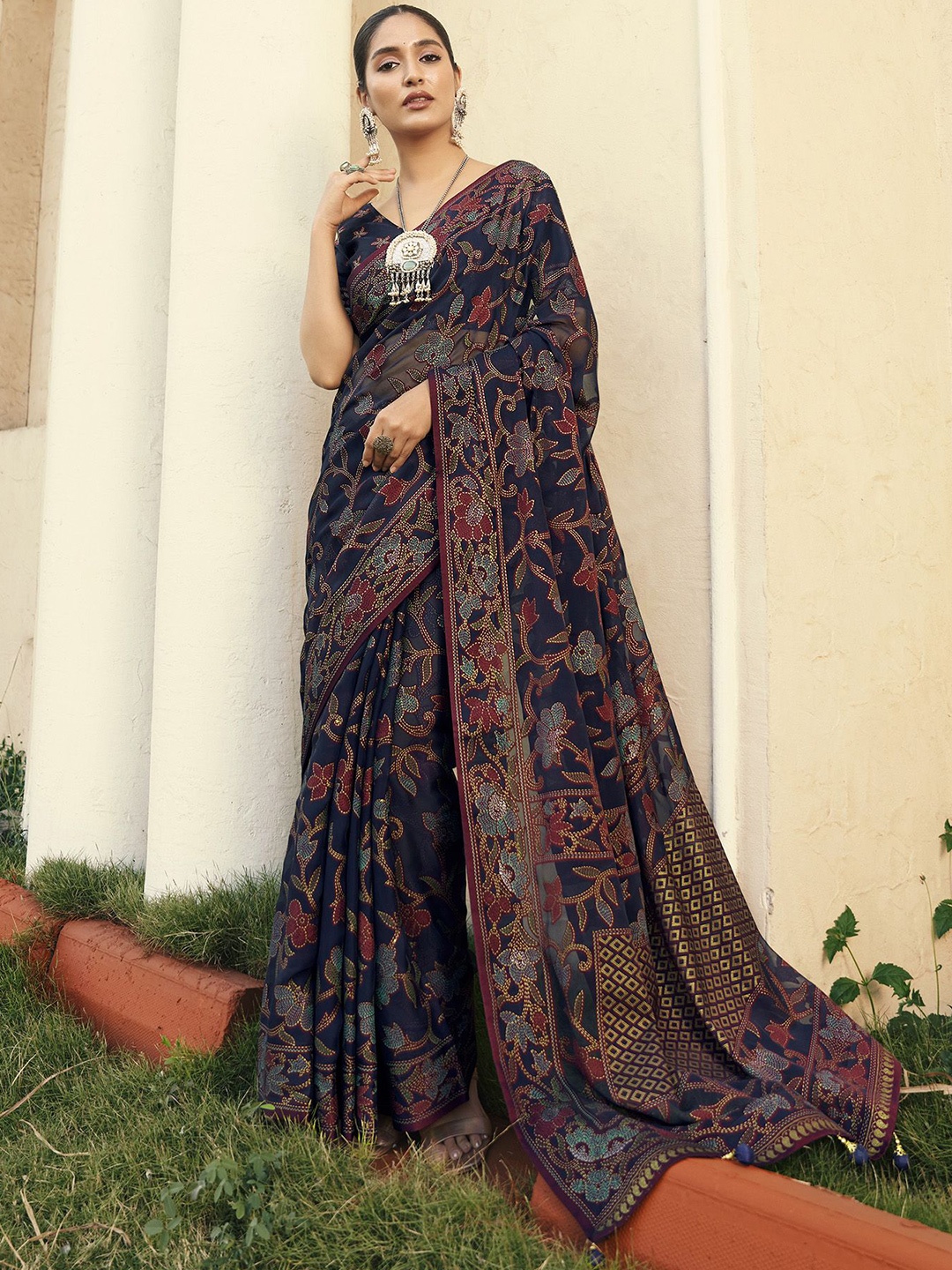 

elora Ethnic Motifs Poly Georgette Banarasi Saree, Navy blue