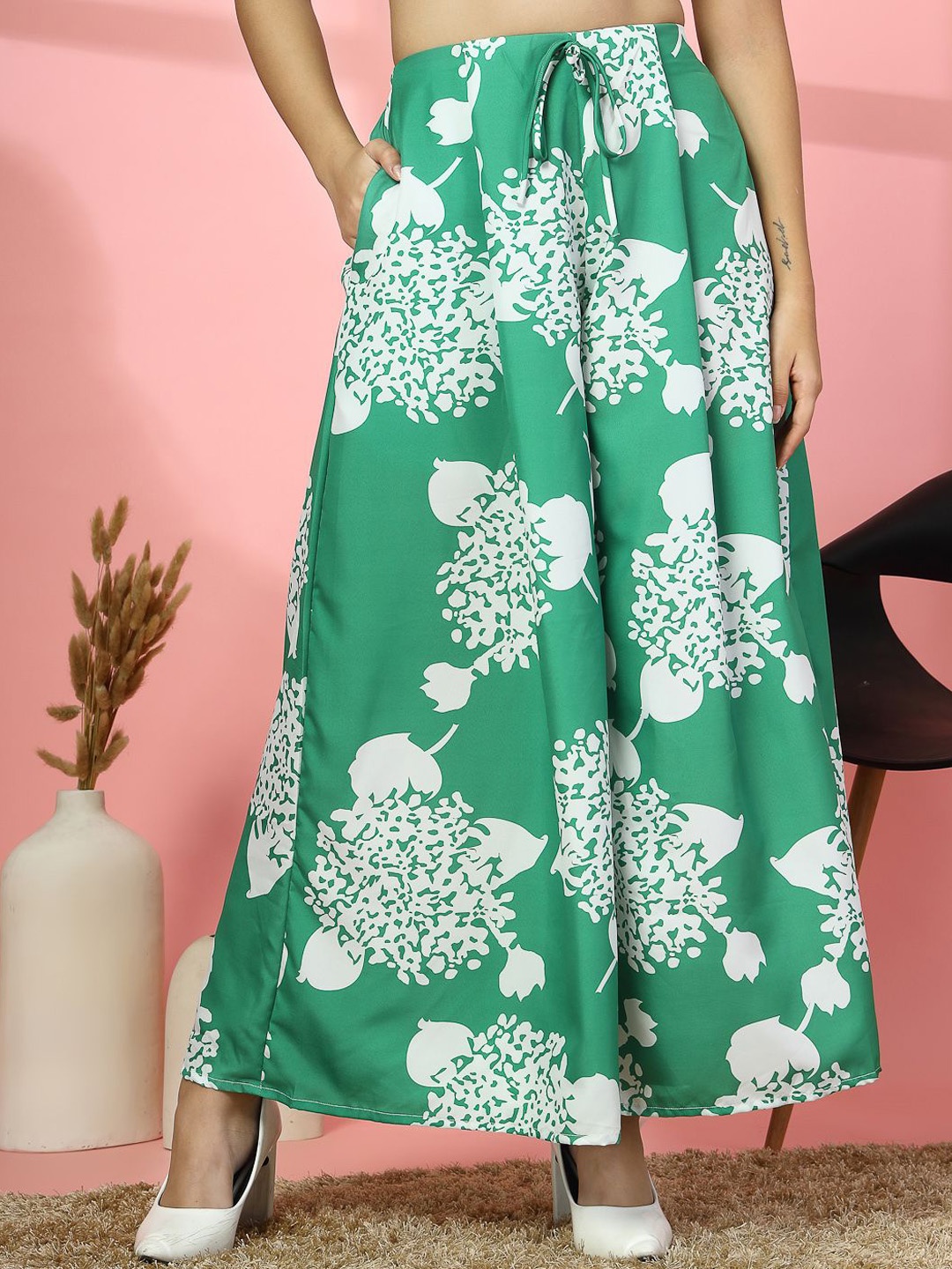 

DressBerry Women Floral Printed Relaxed Trousers, Green