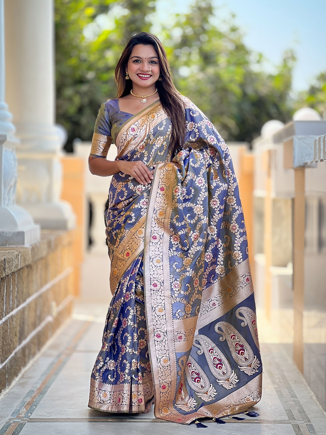 

VISVASTA Woven Design Zari Banarasi Saree, Grey