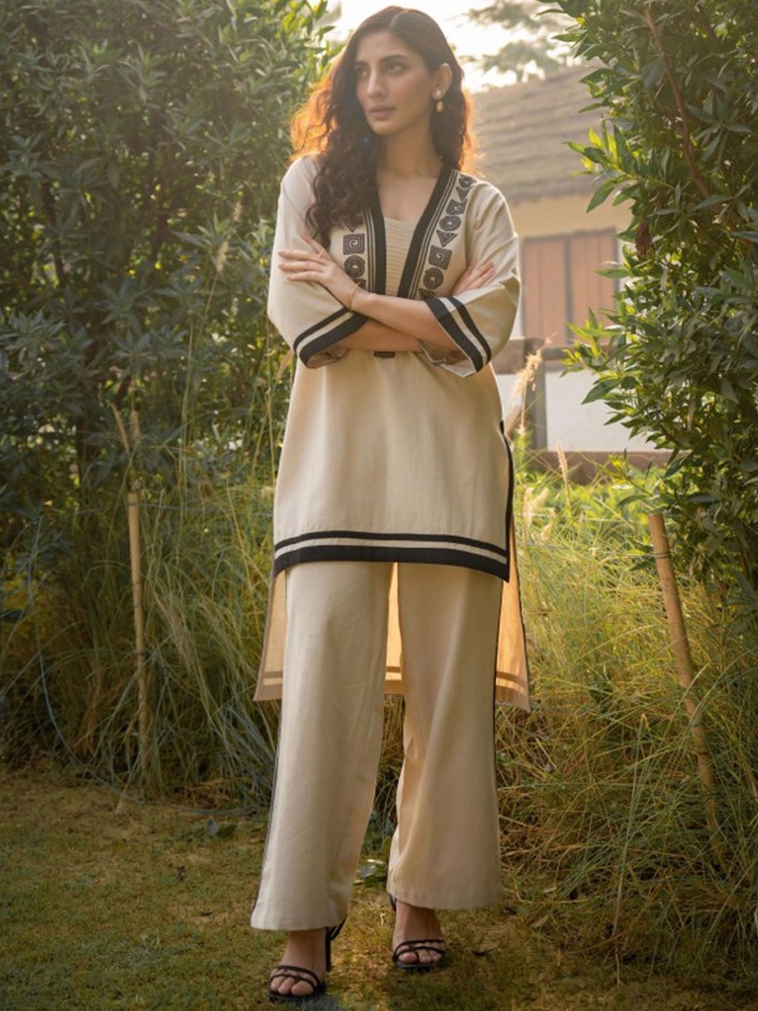 

FREYAA Embroidered V-Neck Pure Cotton Tunic With Palazzos, Coffee brown