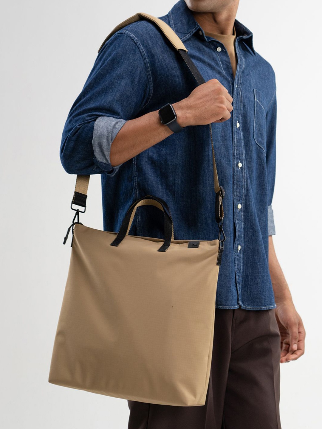 

DailyObjects Structured Handheld Bag, Beige