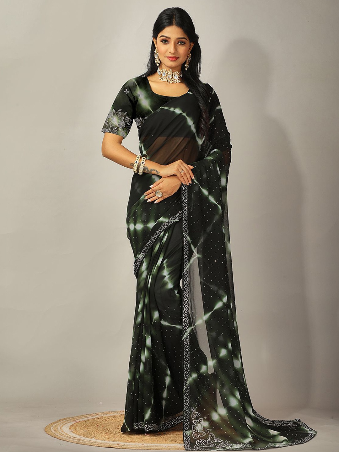 

VIRENDRA TEXTILES Tie and Dye Sequinned Pure Georgette Saree, Green