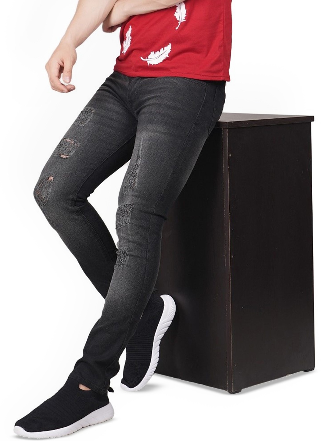 

LINARIA Men Classic Mid-Rise Slim Fit Mildly Distressed Jeans, Grey